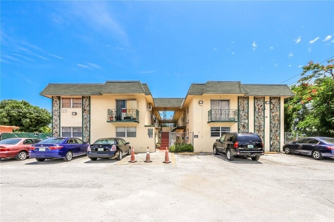 Building Photo - 720 NW 27th Ct