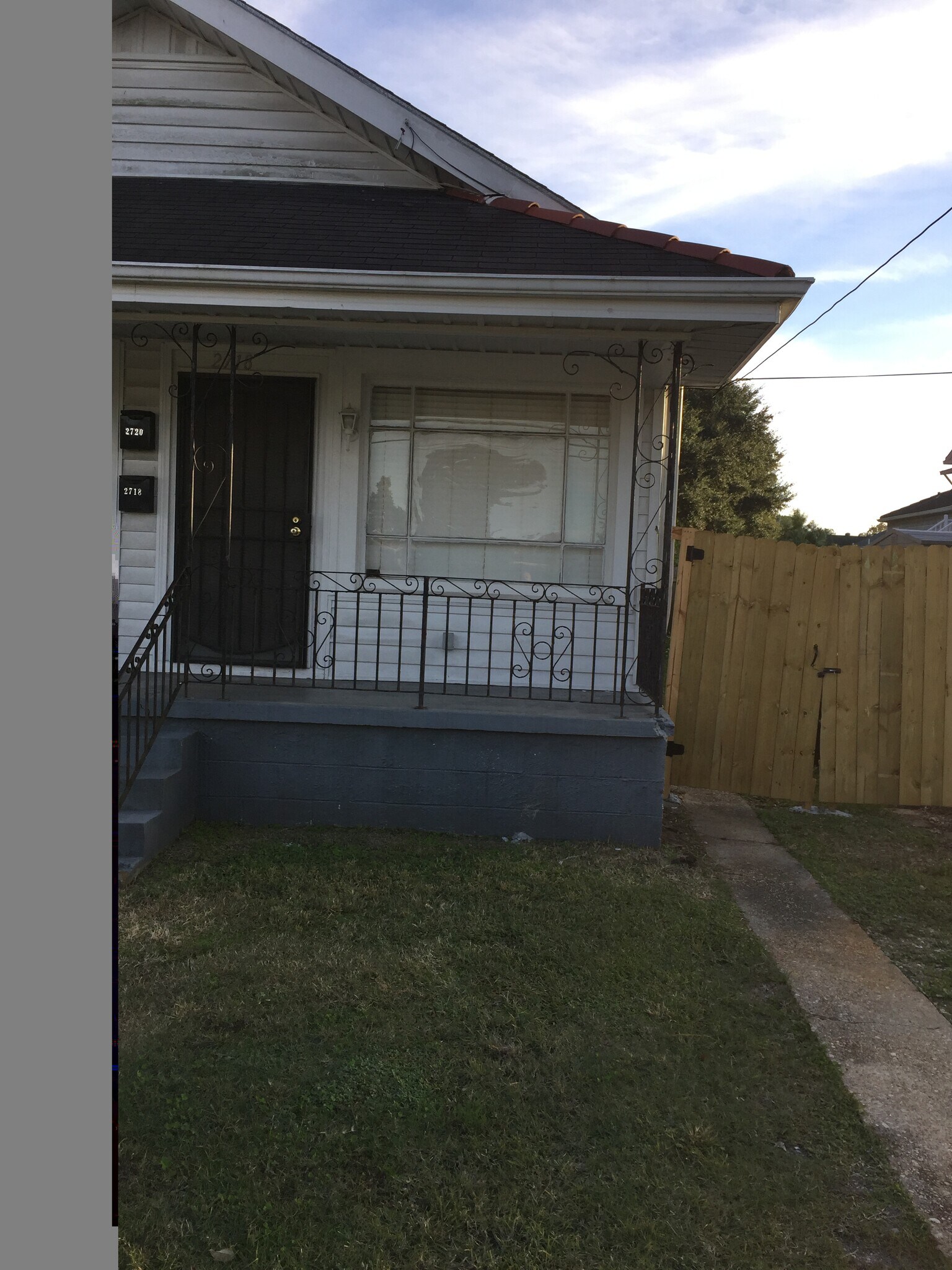 Street scene - 2718 Mithra St