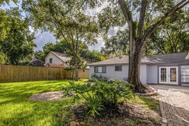Building Photo - 2716 Pinecone Ln
