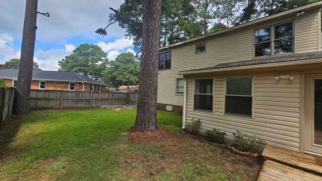 Building Photo - 445 W Chickasaw Rd