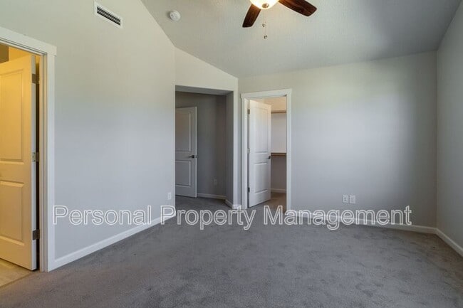 Building Photo - 5705 NE 59th Way