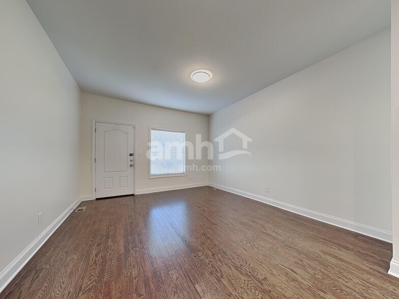 Building Photo - 1617 Silver Spur Ln