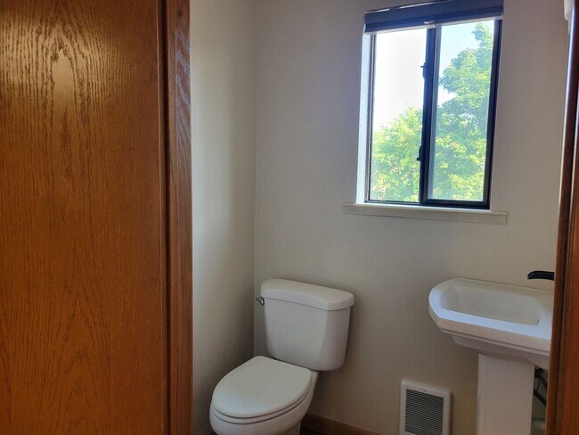 Building Photo - Hawthorne Home