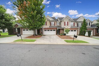 Building Photo - Lovely 3 Bed 2.5 Bath Townhome in Blakeny