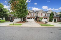 Building Photo - Lovely 3 Bed 2.5 Bath Townhome in Blakeny