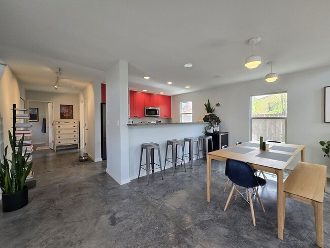 Building Photo - 2180 W Alameda St