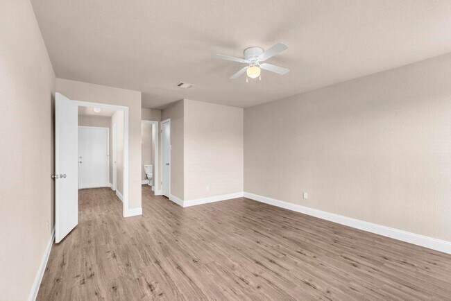Building Photo - 2406 Glen Field Dr