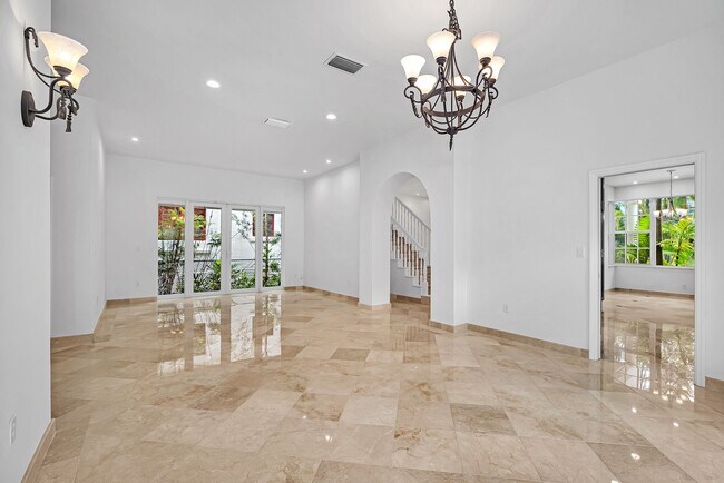 Building Photo - 1135 Asturia Ave