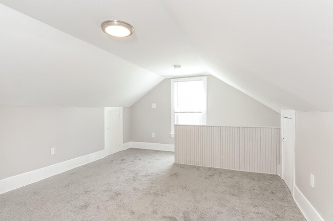 Building Photo - 856 Broad St