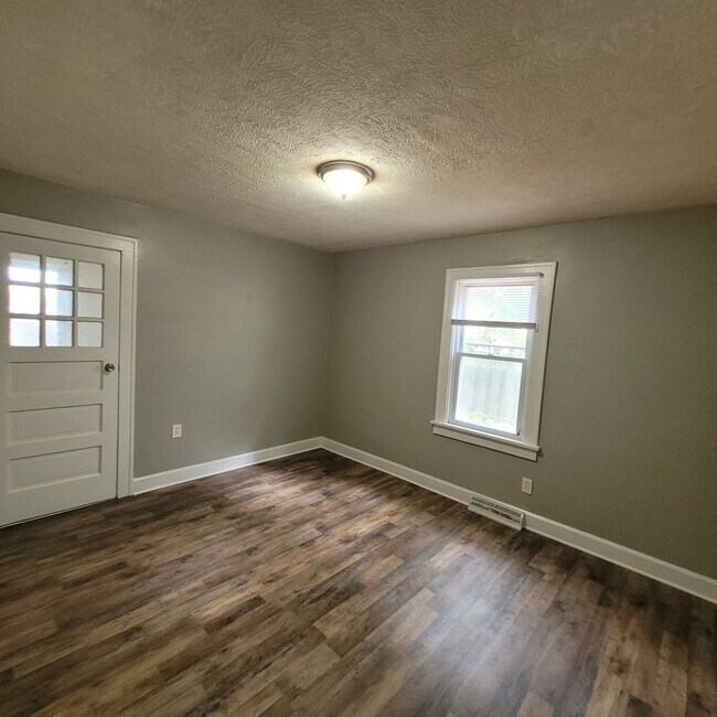 Building Photo - 2624 Portman Ave