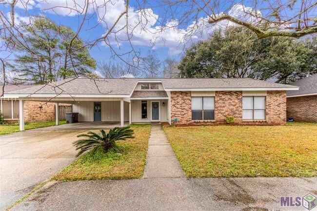Building Photo - Stylish, Spacious & In a Prime Baton Rouge...