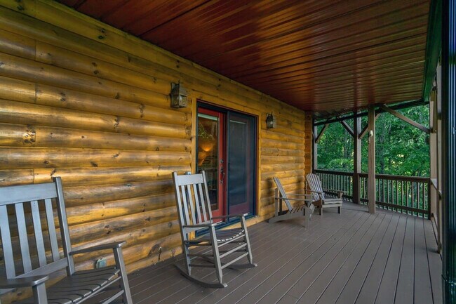 Building Photo - 141 Yellow Locust Dr