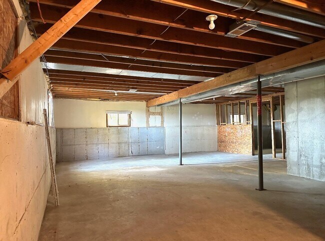 Building Photo - 6582 Winans St