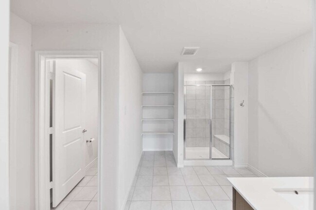 Building Photo - 503 Willow View Way