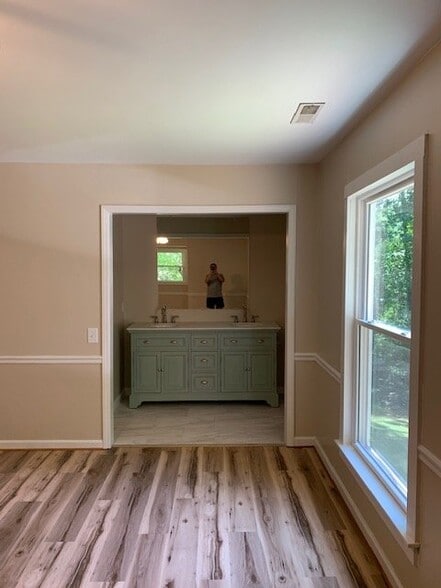 Building Photo - 307 Maplewood Dr