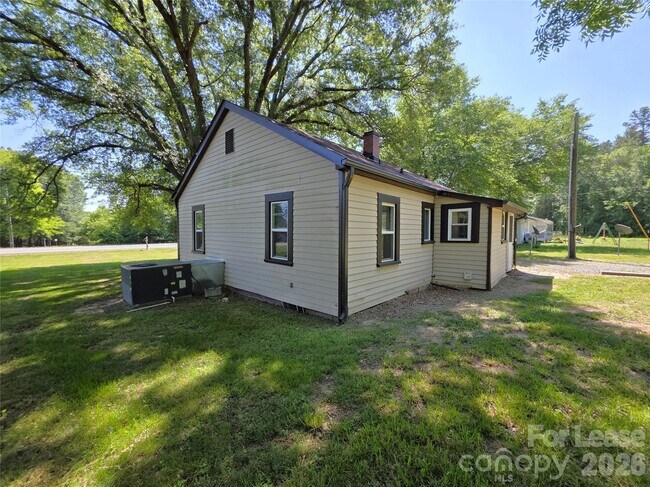 Building Photo - 5830 US-601