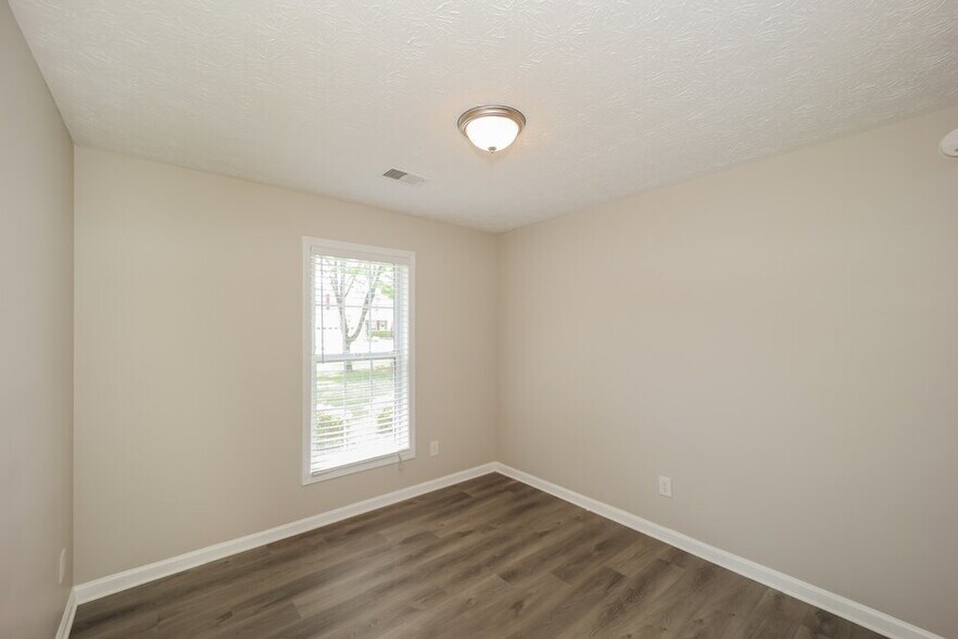 Building Photo - 109 Alessie Dr