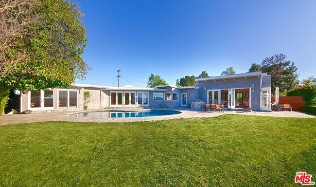Building Photo - 3921 Cody Rd