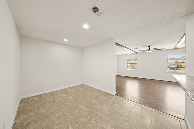 Building Photo - 6711 Pickett Dr