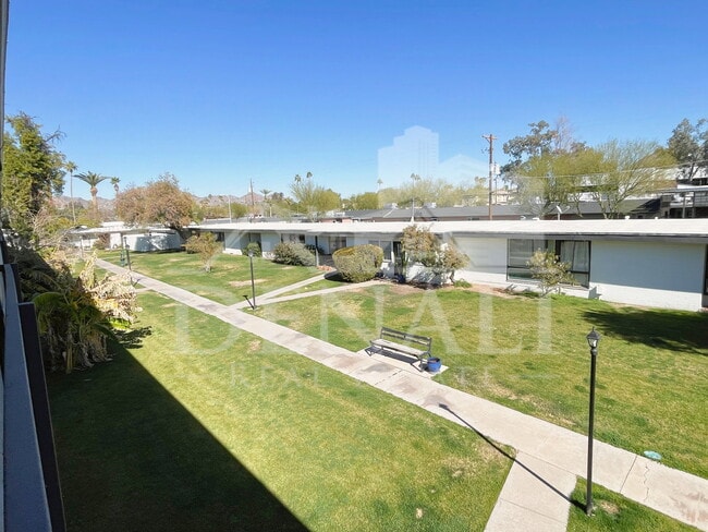 Building Photo - 3242 E Camelback Rd