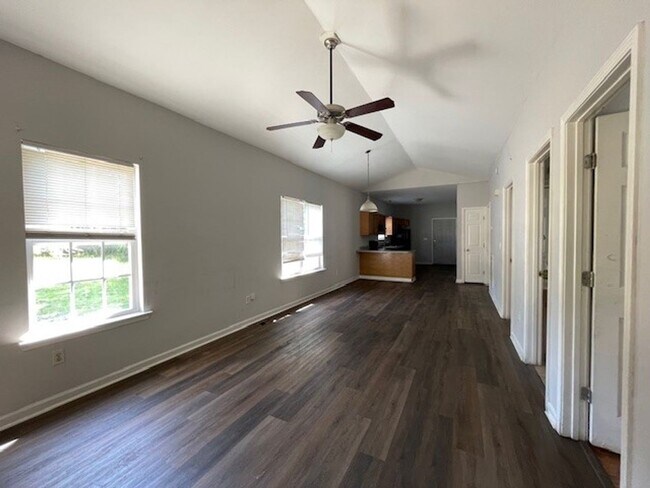 Building Photo - Cute 3 Bedroom, 2 Bath near Historic Downtown Wilmington - WHA Approved
