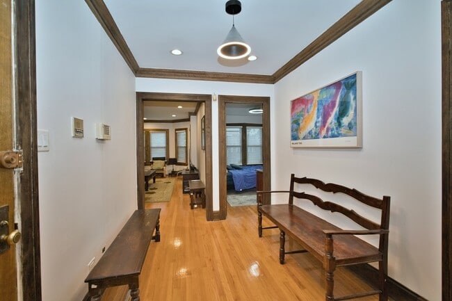 Building Photo - 2437 W North Shore Ave