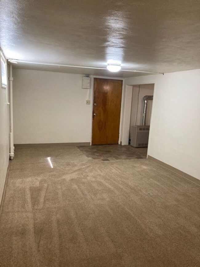 Building Photo - (487) 25th Street Duplex  2 Bdrm / 1 Bthrm