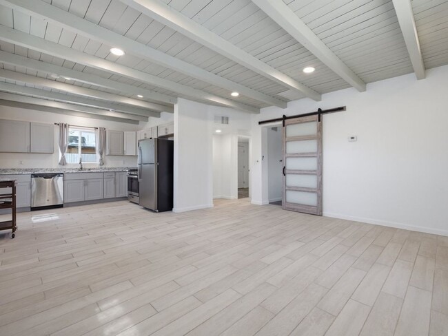 Building Photo - PRICE REDUCTION! – Cats and pets accepted!!