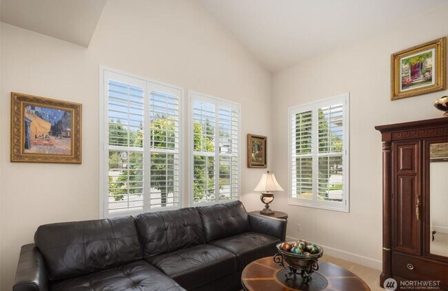 Building Photo - Beautiful Maple Ridge Highlands Home in Ma...