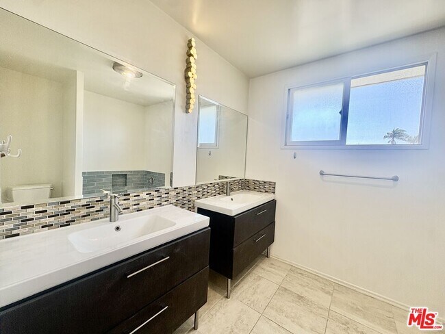 Building Photo - 7428 W 81st St