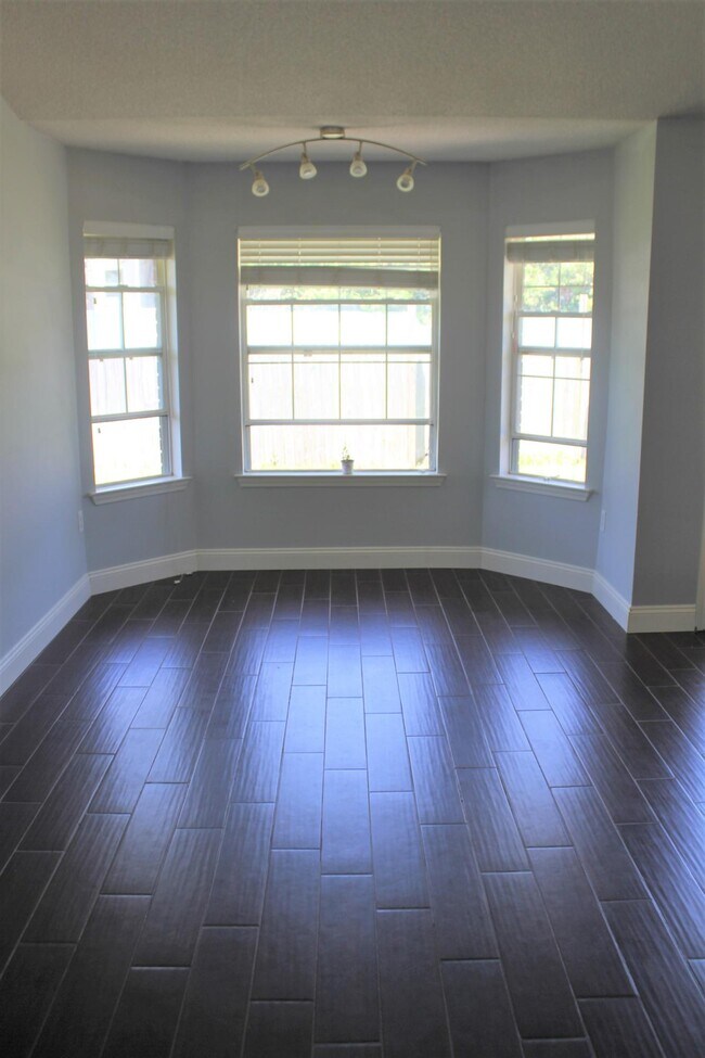 Building Photo - 2467 Heritage Cir