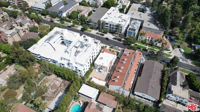 Building Photo - 865 S Lucerne Blvd