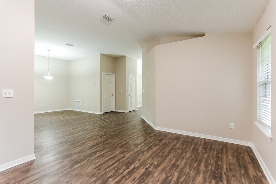 Building Photo - 7524 Westland Oaks Dr