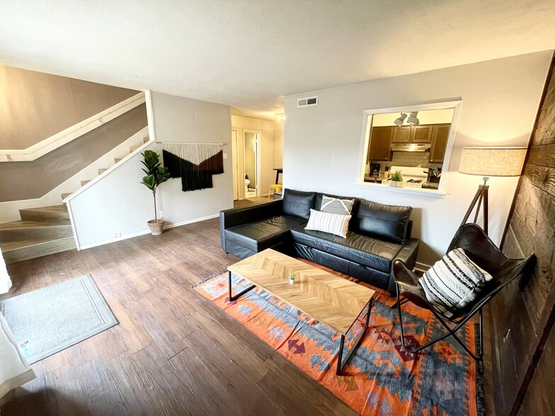 Building Photo - 2501 Mission Hill Dr