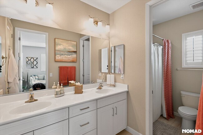 Building Photo - 4060 S Thistle Dr