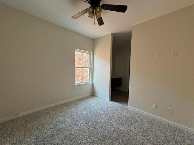 Building Photo - 210 Veracruz Dr