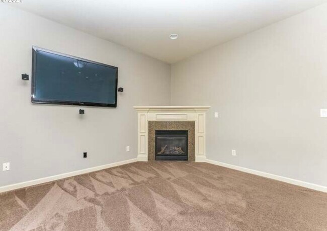 Building Photo - 3081 SE Riesling Rd