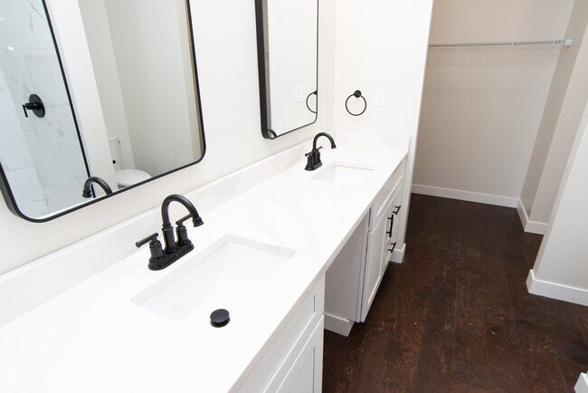 Building Photo - 3226 Keystone Lakes Way