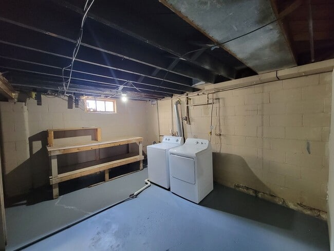 Building Photo - 3 Bed 2 Bath House