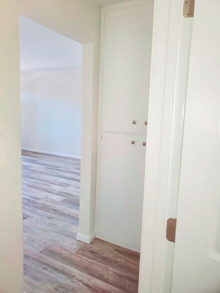 Building Photo - 9765 Dale Ave