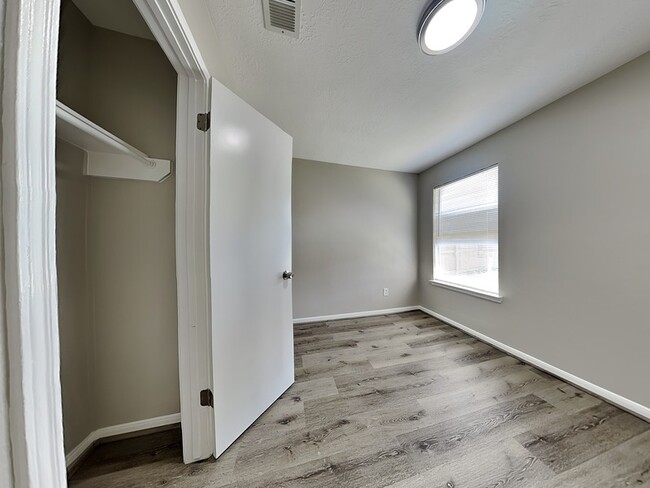 Building Photo - 18109 Eganville Cir