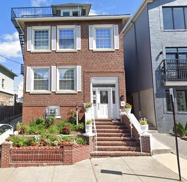 Building Photo - 304 Fulton Ave