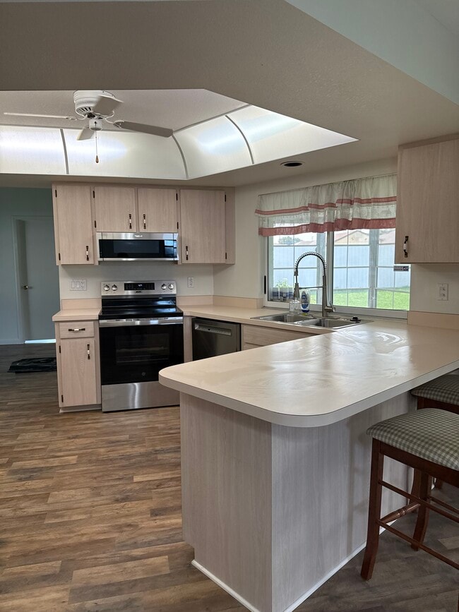 Building Photo - 2220 Jackson Heights Dr