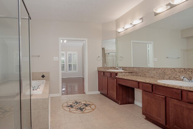Building Photo - 79 E French Oaks Cir