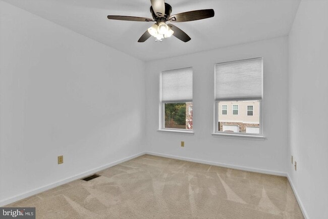 Building Photo - 7 Rowand Way E