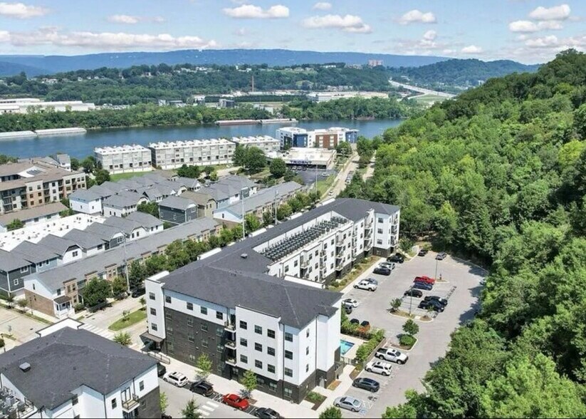 Building Photo - 782 Riverfront Pky