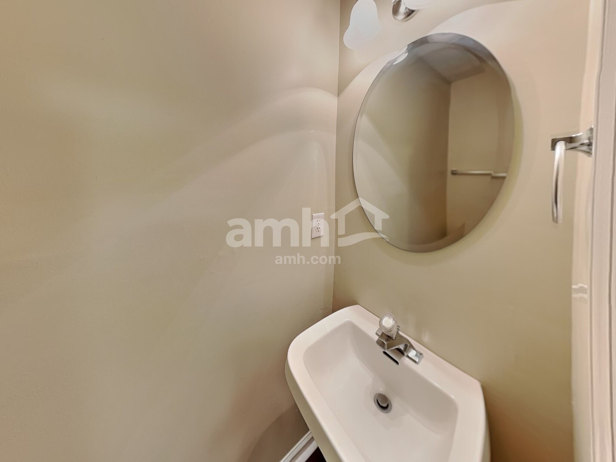 Building Photo - 6580 Dunsdin Dr