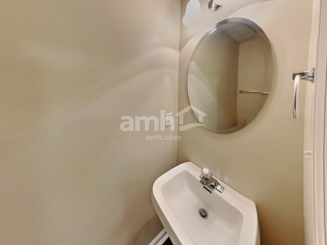 Building Photo - 6580 Dunsdin Dr