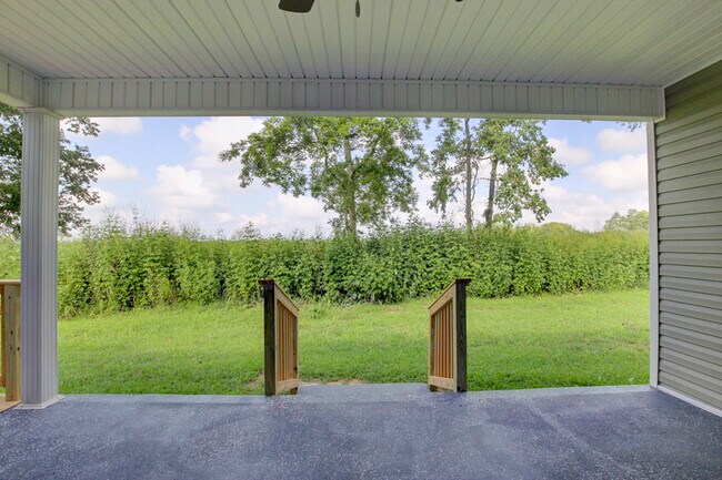 Building Photo - 133 Riverbend Dr