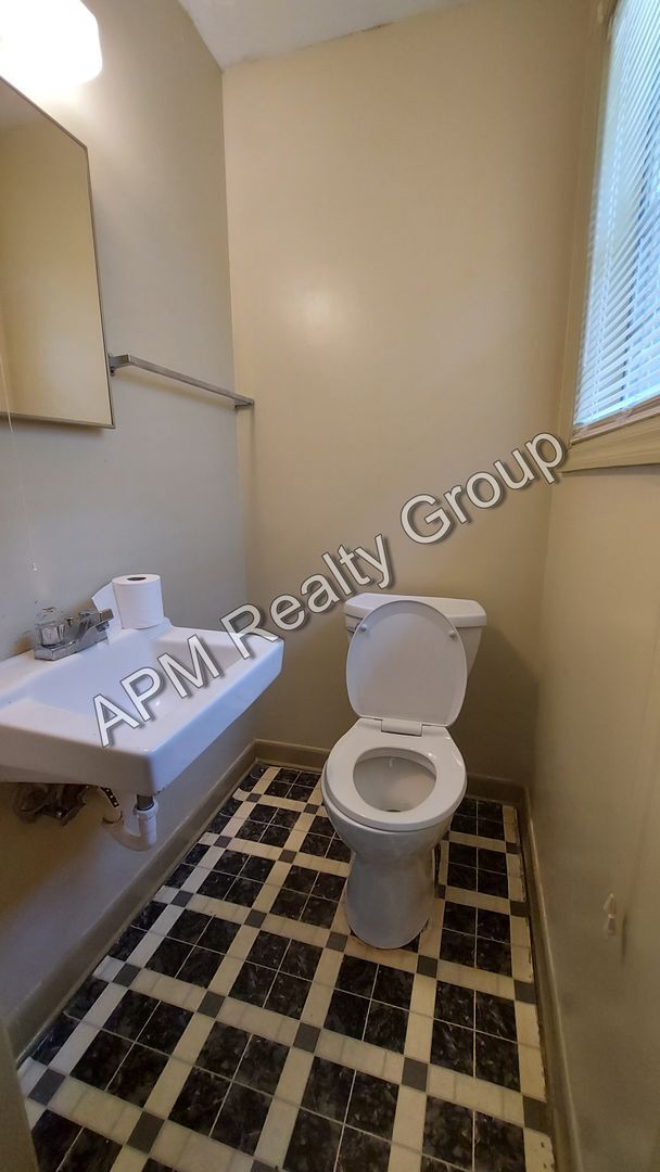 Building Photo - Three bedroom home in Southeast Columbia